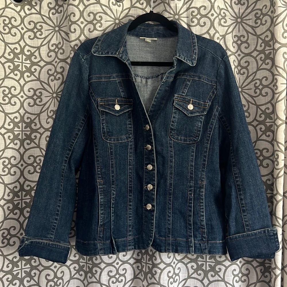 Jean jacket, like new hardly worn. Very cute jacket. Smoke free home